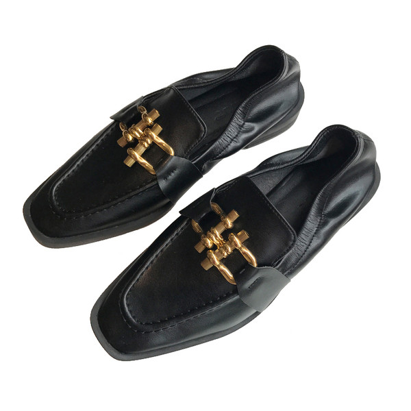 Női alkalmi bőr cipő fém díszítéssel - két modell