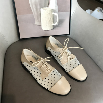 Pöttyös, fűzős női alkalmi cipő