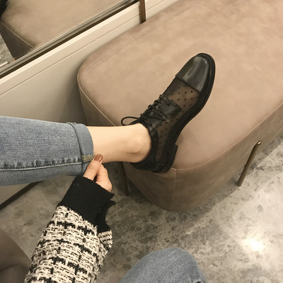 Pöttyös, fűzős női alkalmi cipő