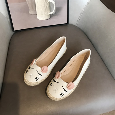 Alkalmi női cipő 3D elemmel és virágmintával