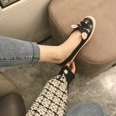 Alkalmi női cipő 3D elemmel és virágmintával