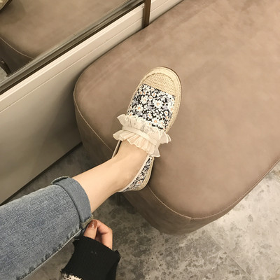 Alkalmi női cipő 3D elemmel és virágmintával