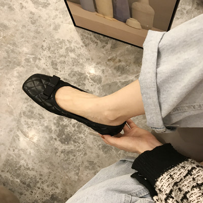 Női alkalmi cipő - lapos talppal és szalaggal