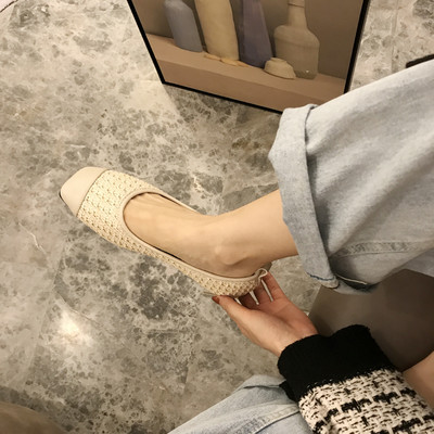 Női alkalmi cipő - lapos talppal és szalaggal