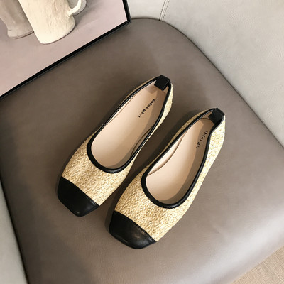 Női alkalmi cipő - lapos talppal és szalaggal