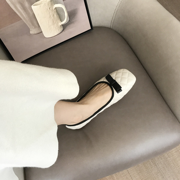 Női alkalmi cipő - lapos talppal és szalaggal