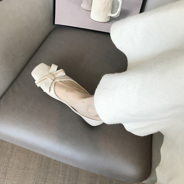 Új modell női bőr cipő szalaggal - két modell