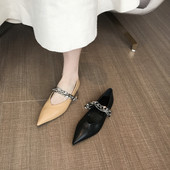 Női bőr cipő hegyes modell fém elemmel