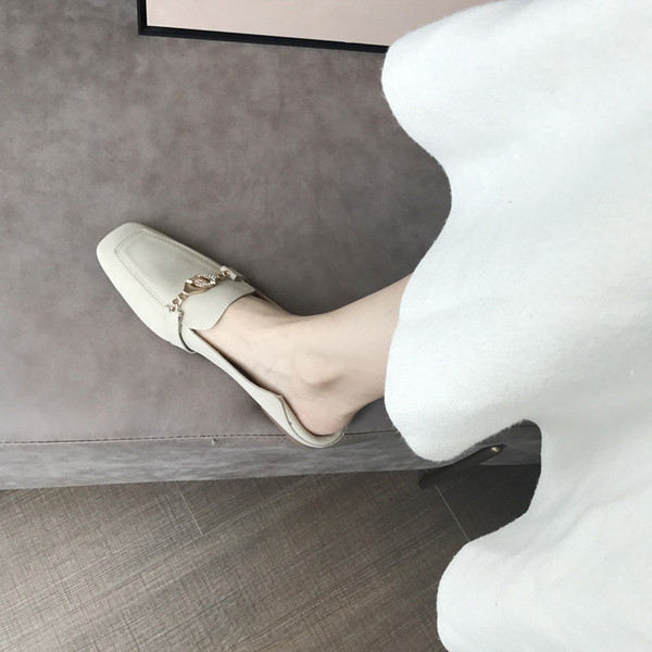 Alkalmi bőrcipő csattal barna és bézs színben