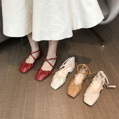 Női bőrcipő pánttal - két modell