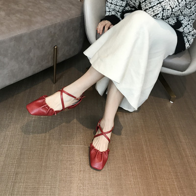 Női bőrcipő pánttal - két modell