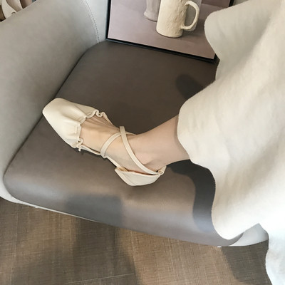 Női bőrcipő pánttal - két modell