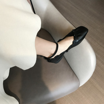 Női bőrcipő pánttal - két modell