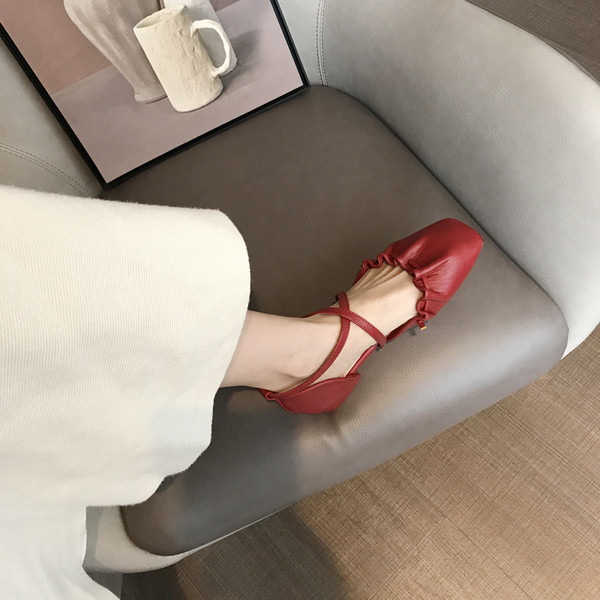 Női bőrcipő pánttal - két modell