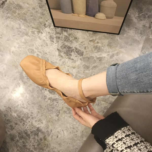 Női bőrcipő pánttal - két modell