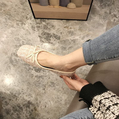 Textilből készült, szalagos női alkalmi cipő új modellje