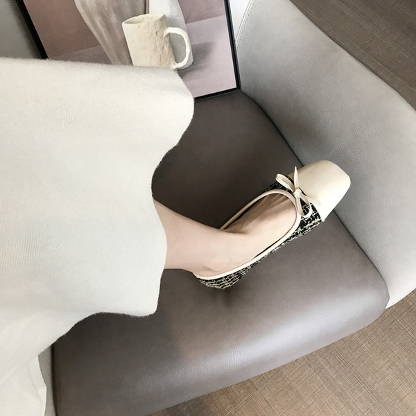 Textilből készült, szalagos női alkalmi cipő új modellje