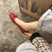 Aktuális lapos talpú női cipők két modellben