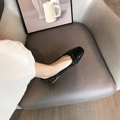 Aktuális lapos talpú női cipők két modellben