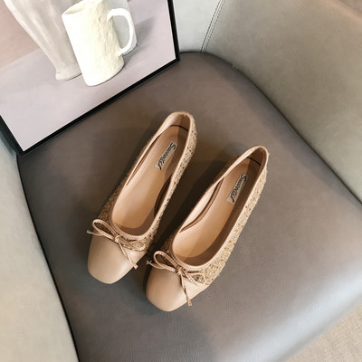 Aktuális lapos talpú női cipők két modellben