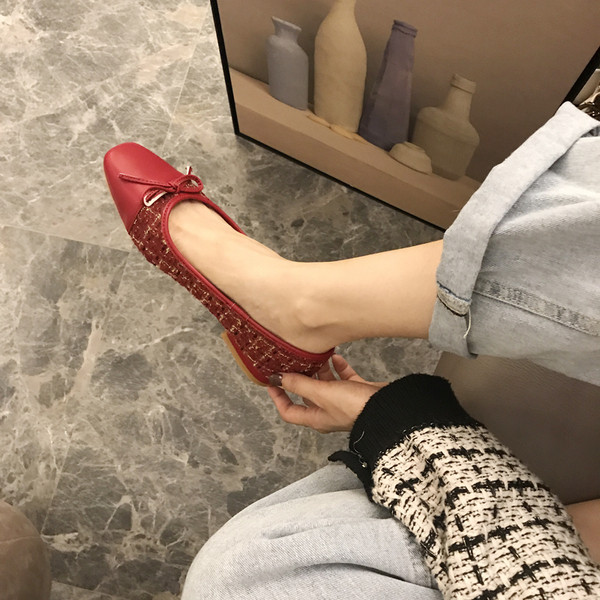 Aktuális lapos talpú női cipők két modellben