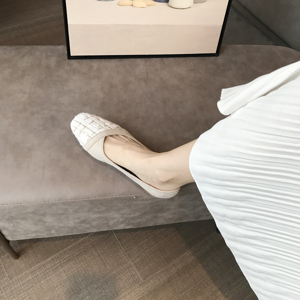 Aktuális lapos talpú női cipők két modellben