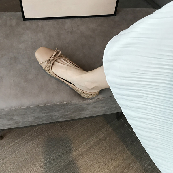 Aktuális lapos talpú női cipők két modellben