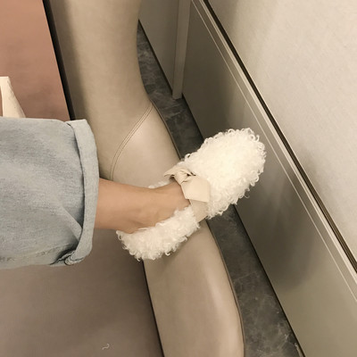 Modern női pehelycipő - szalaggal