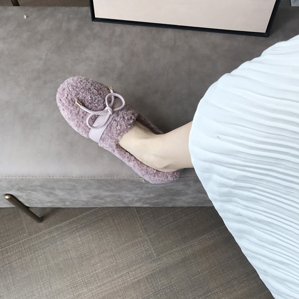 Modern női pehelycipő - szalaggal