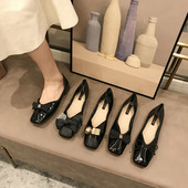 Új női cipőmodell szalaggal több színben