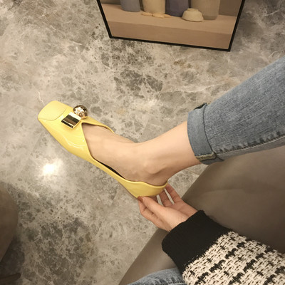 Új női cipőmodell szalaggal több színben