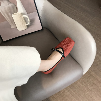 Női cipő pánttal vagy anélkül