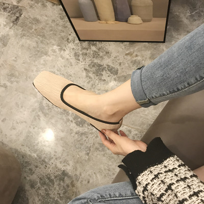 Női cipő pánttal vagy anélkül