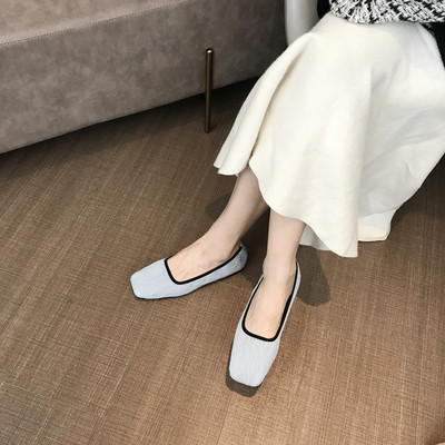 Női cipő pánttal vagy anélkül