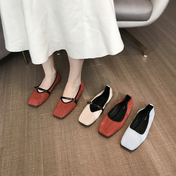 Női cipő pánttal vagy anélkül