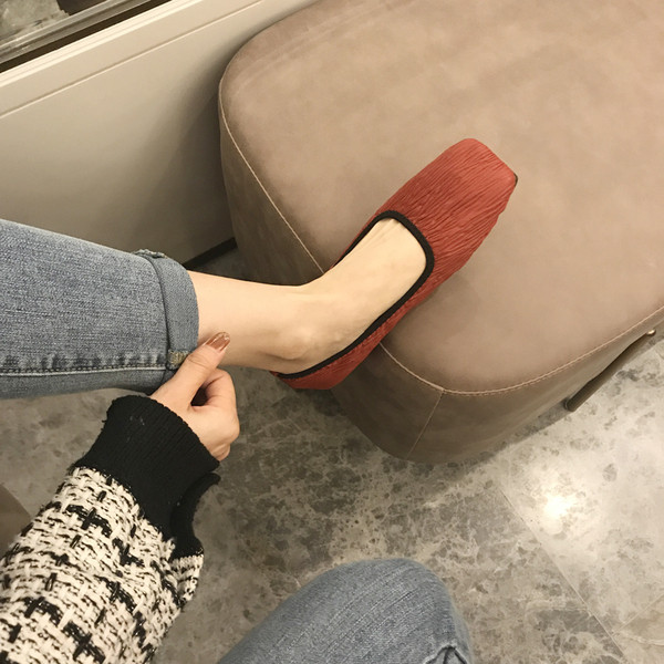 Női cipő pánttal vagy anélkül