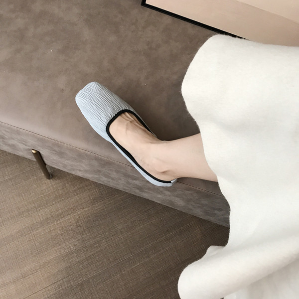 Női cipő pánttal vagy anélkül