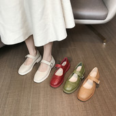 Ležerne ženske cipele s kopčom i ravnim potplatom