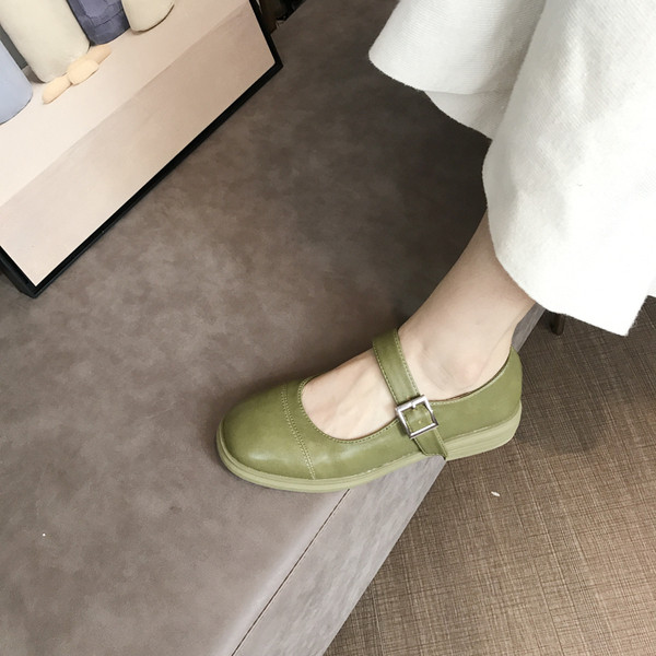 Ležerne ženske cipele s kopčom i ravnim potplatom