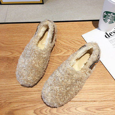 Női pehelycipő csattal és lapos talppal