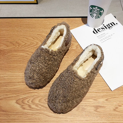 Női pehelycipő csattal és lapos talppal