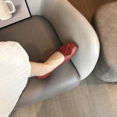 Női alkalmi cipő eko bőrből, lapos talppal és díszítéssel