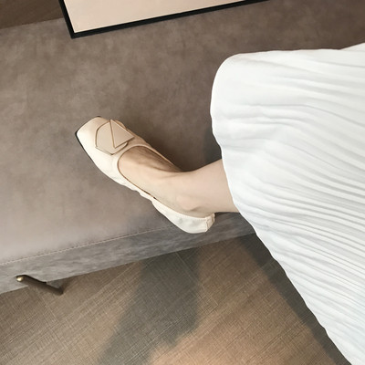 Női alkalmi cipő eko bőrből, lapos talppal és díszítéssel