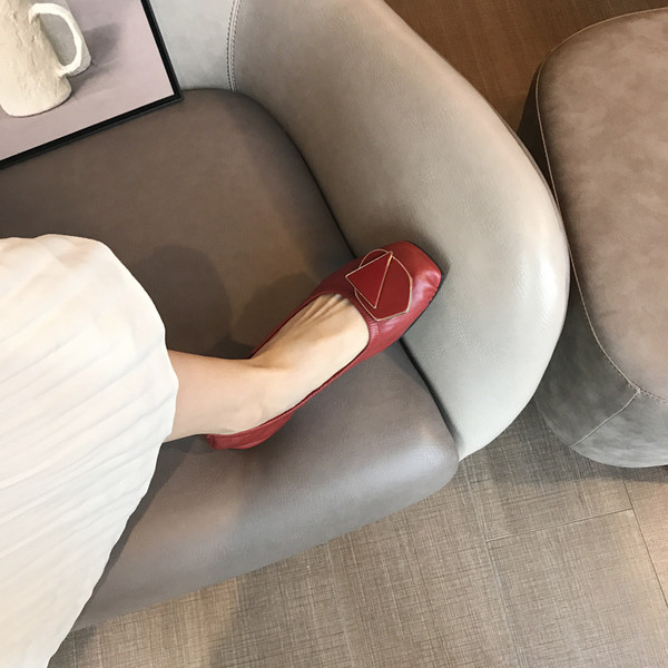 Női alkalmi cipő eko bőrből, lapos talppal és díszítéssel