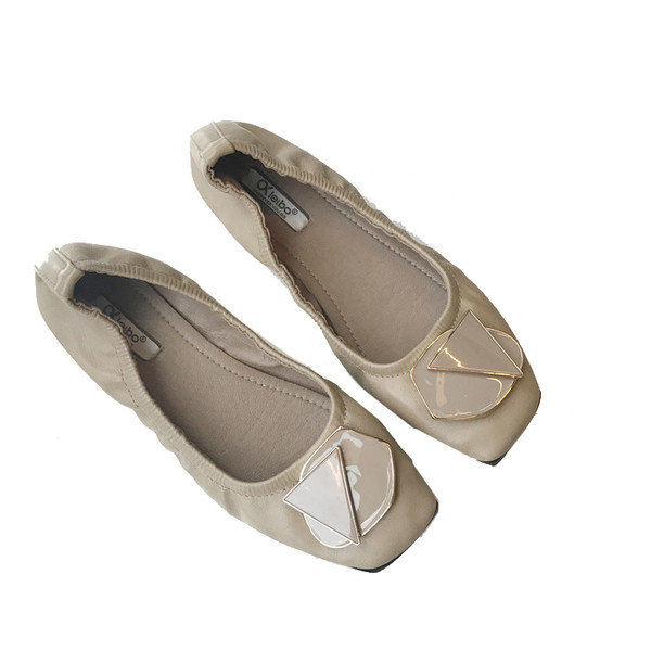 Női alkalmi cipő eko bőrből, lapos talppal és díszítéssel