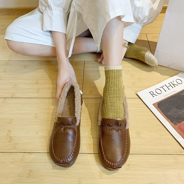 Női alkalmi cipő műbőrből, meleg béléssel barna és fekete színben