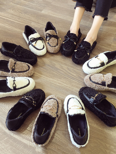 Női alkalmi pehelycipő fém elemmel - két modell