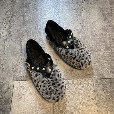 Női alkalmi cipő új modellje állatmintával