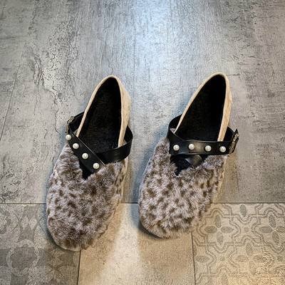 Női alkalmi cipő új modellje állatmintával