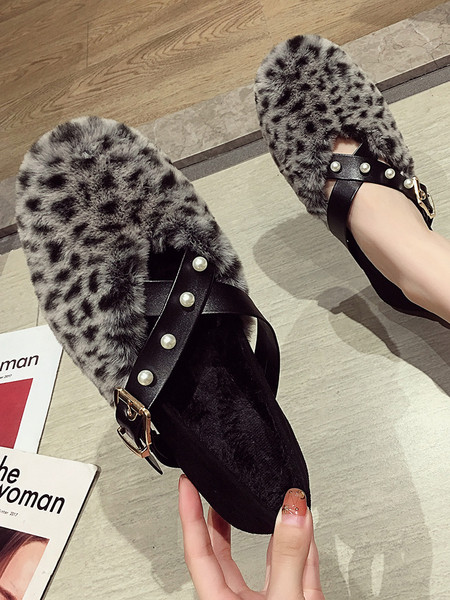 Női alkalmi cipő új modellje állatmintával